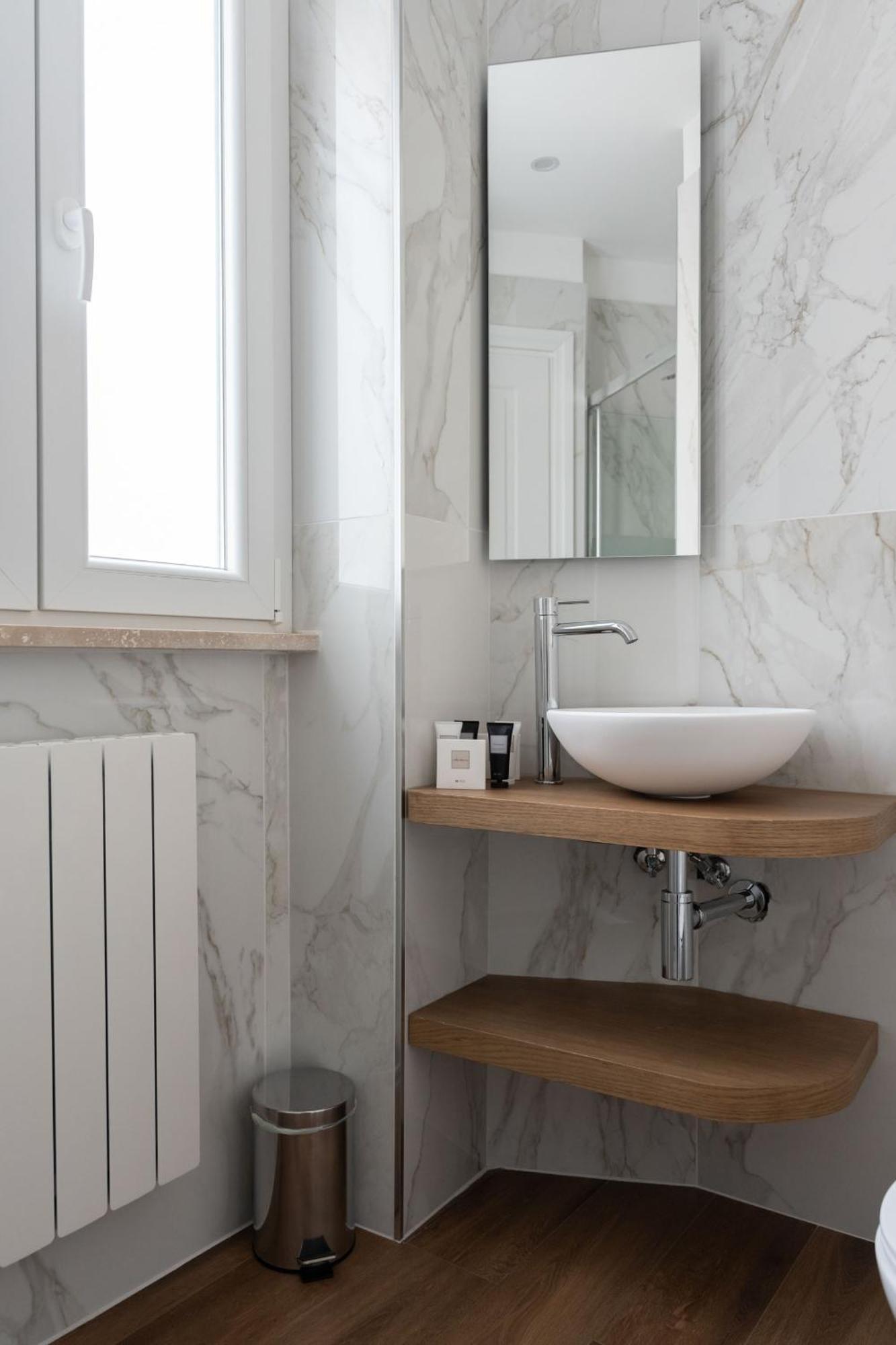 Con 2 E 2 Bagni -san Giovanni- *